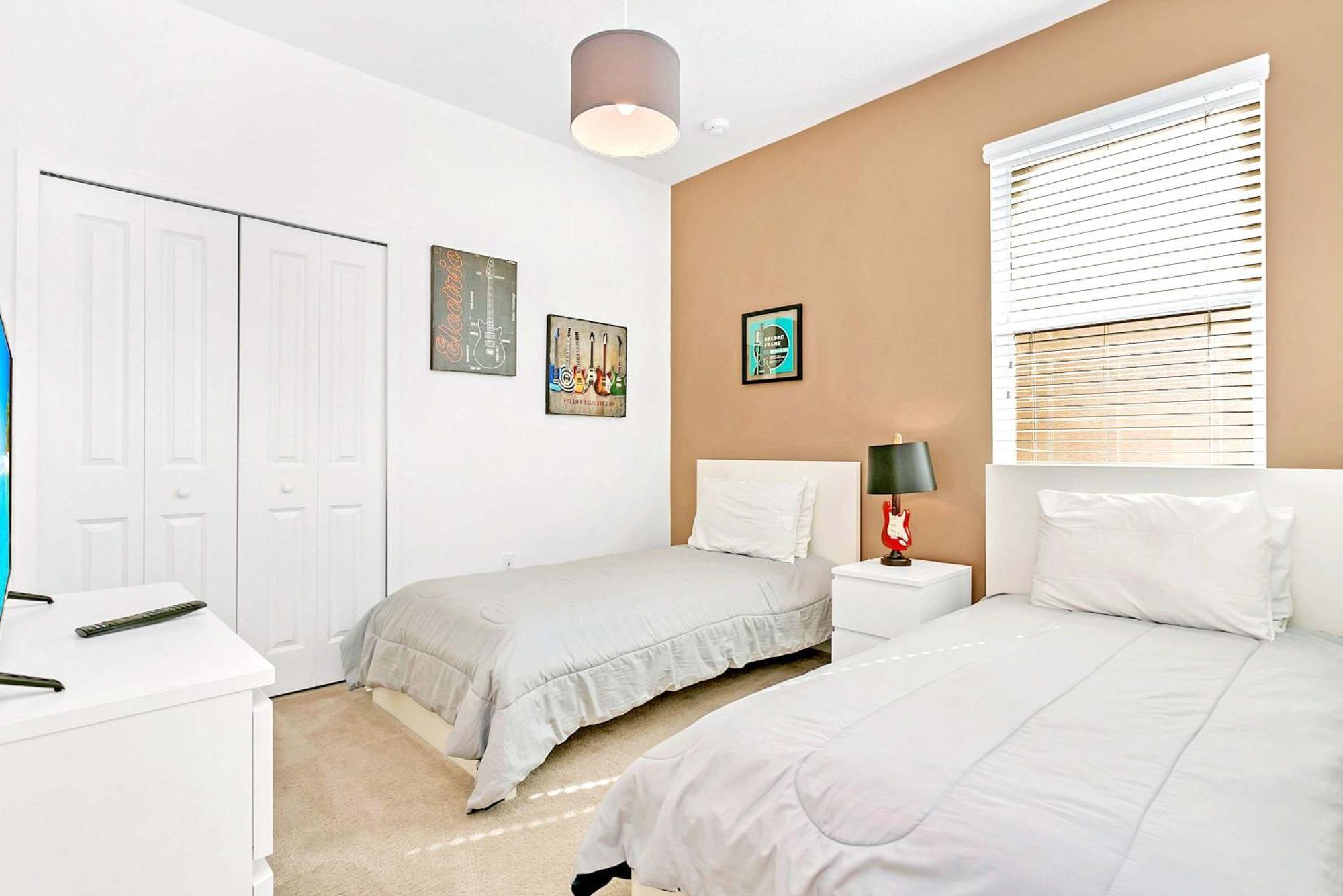 10br Luxury Near W Pool & Games